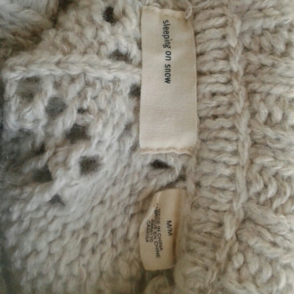 Sleeping on snow .sweater - Picture 5 of 8